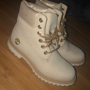 Women’s size 7 Timberlands